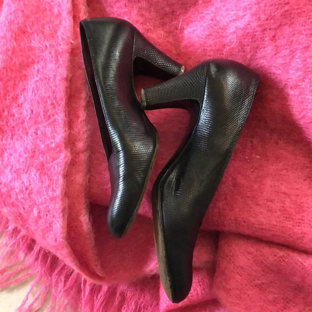 Vintage Perry Ellis embossed snake print leather pumps